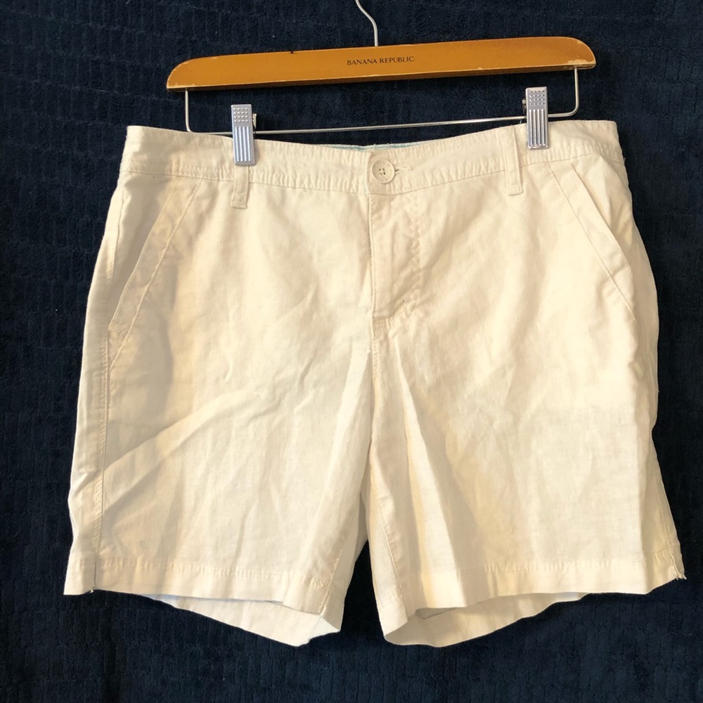 White linen shorts. Size 8